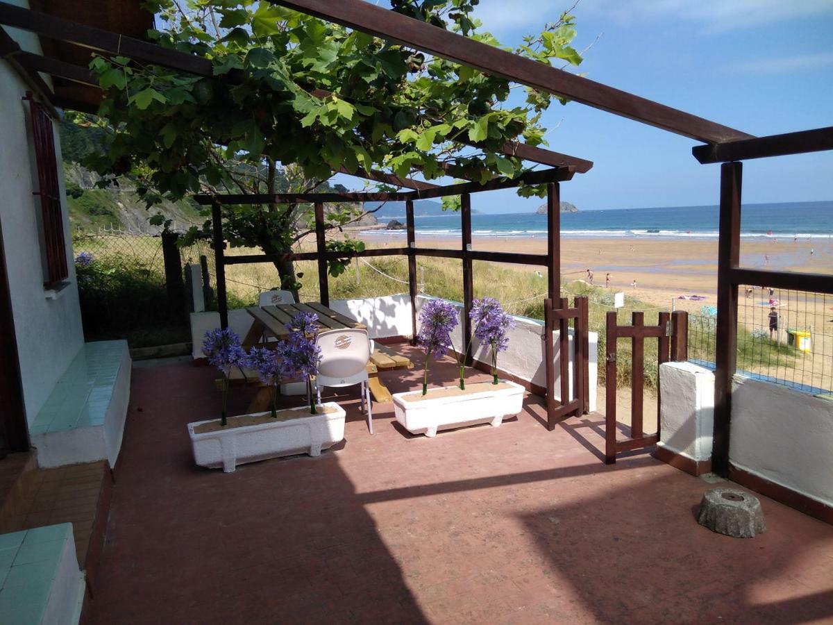 Playa Laga Villa อิบารังเกลู ภายนอก รูปภาพ